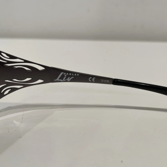 Oakley Liv Women Dark Chrome Polarized Sunglasses-NWOT main image 12